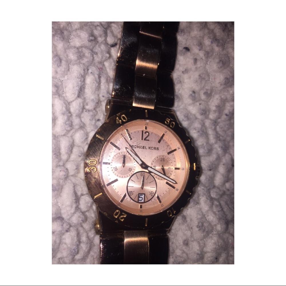 💕😍MAKE AN OFFER! MICHAEL KORS ROSE GOLD WATCH💕 - Picture 4 of 6